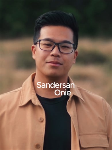 The world is always better with you in it 💛 Meet Dr Sandersan Onie... mental-health innovator rewriting what suicide prevention looks like. From creating digital tools that reach people in their darkest moments to driving Indonesia’s first national suicide prevention strategy, Sandersan's work is shifting policy, saving lives, and changing how the world thinks about mental health. 🌏 His inspiring and life-saving work earned him a place as one of seven UNSW Alumni Award winners for 2025 🏆 Find