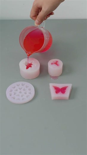 The moment of making the spittoon candle, which part do you like best?#shorts #candle #candlemaking