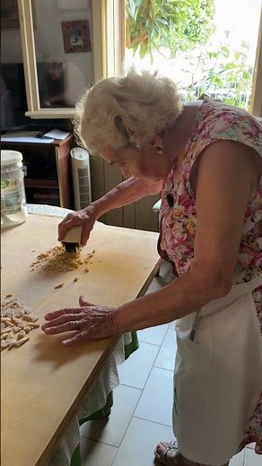 Nonna Anna makes Tiny Manfettini pasta!