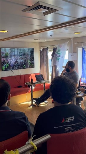 مشهد لنشطاء أسطول الحرية على متن سفينة وجدان وهم يتابعون آلاف الأصوات الداعمة لهم. بات اليوم الأسطول قاب قوسين أو أدنى من الوصول إلى غزة. تابعونا وشاركوا المنشور كي تصلكم أخبار الأسطول. لا تنسوا دعائكم لنا ولأهلنا في غزة. للإطلاع أكثر على التفاصيل تفضلوا بزيارة موقعنا الإلكتروني. https://ihh.org.tr/ar/gazze?utm_source=ar - social media&utm_medium=facebook&utm_campaign=Video-GZ-İnsideTheShip1&utm_id=06.10.2025 #أسطول_الحرية | مشاريع هيئة الإغاثة الإنسانية