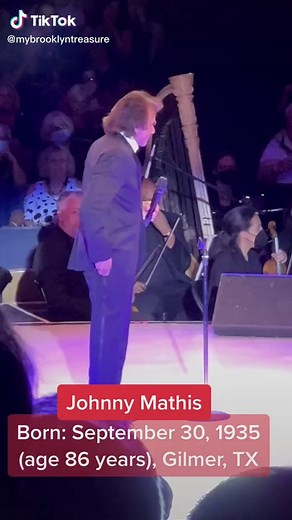 Johnny Mathis 86yr-old legend singing at NYCB WESTBURY music fair 8/20/22 #johnnymathis #music