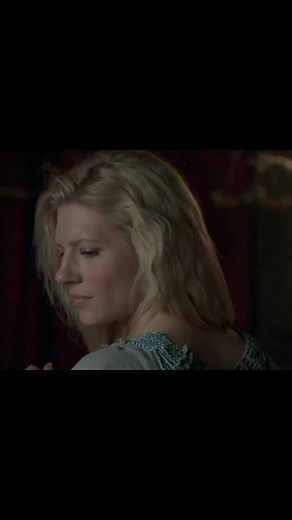 Katheryn Winnick y Josefin Asplund en Vikings S4 EP16