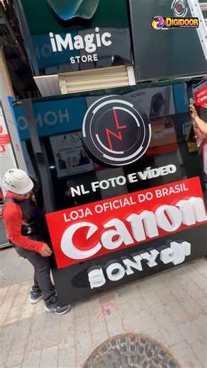 Digidoor Comunicação Visual on Instagram: "✨ Quando a marca evolui, a fachada acompanha. A NL Foto deu um passo à frente e a Digidoor entrou em cena para entregar um upgrade de verdade. Uma fachada em ACM, letras caixa iluminadas e um acabamento que faz toda a diferença. Moderna, elegante e impossível de passar despercebida na Feira dos Importados. Porque aqui, cada detalhe importa. Digidoor. Fazendo sua marca brilhar. ✨"