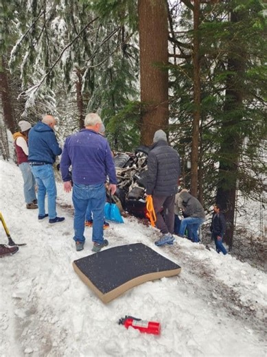 'Just felt so unreal': Bend moving company crew rescues four people, dog after SUV rollover crash near Santiam Pass