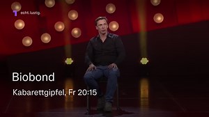 Wie es wohl wäre, wenn der kommende James Bond auf ökologische Alternativen zurückgreifen würde? 😅 Die Vorstellung würde dann wahrscheinlich in etwa wie folgt klingen: 'Mein Name ist Biobond... James Biobond.' 🤣 Kabarettgipfel (vom 23.2.2024) Jetzt auf ORF ON & in der TVthek-App! | ORF 1