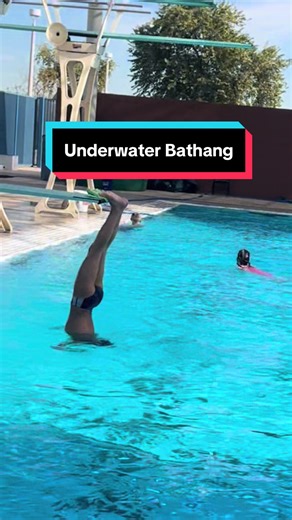 #Batman #hangtime #underwater #dive Just hanging around during free time at dive practice.