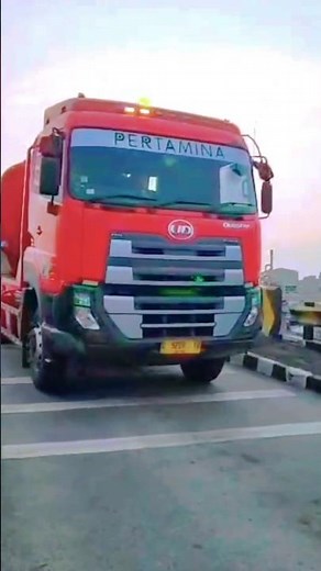Mainan Mobil Truk Pertamina