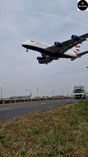 Just wait for the end!! 😲✈️🚛🚚....British Airbus a380!! 🇬🇧✈️💙..... #british #airbus #fyp #explore #aviation | Raj Aviation