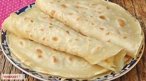 Kısa sürede hızlı bir şekilde hazırlayacağınız, bekletmeden, yoğurmadan, mayasız, pratik, yumuşacık ve çok lezzetli bir lavaş ekmeği tarifi... YOĞURMADAN LAVAŞ EKMEĞİ (8 Adet) 2 su bardağı su 2 su bardağı un 1 çay kaşığı tuz Biraz tereyağı | YemekNet