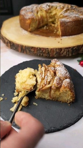 Moist And Easy-to-Make Apple Cake Perfect for Christmas