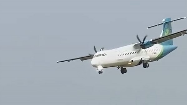Watch as plane aborts landing at Belfast City Airport amid strong winds