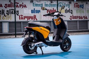 Piaggio One e-scooter series can hit a top speed of 60km/h & 100km range - Gizmochina