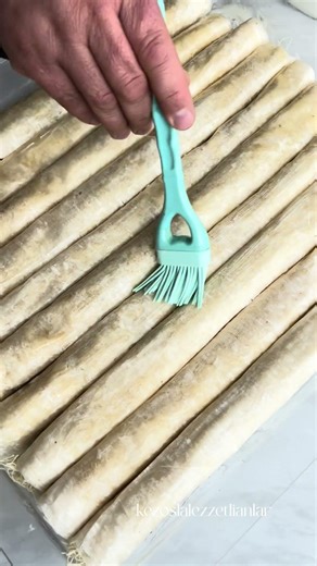 Crispy Kadayif Rolls with Phyllo | Baklava Yufkasıyla Kadayıf Sarma😍 #ramadankareem #baklava #food