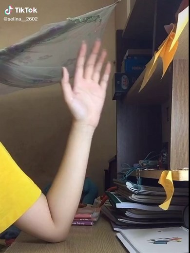 Hands Comparison Trend: Small vs. Big Hands