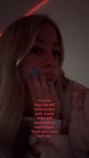 hales💝 (@bug.11111)’s video of new year