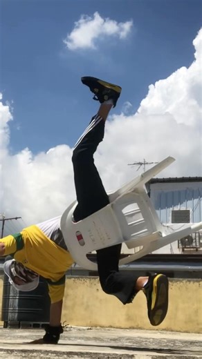 Che Che Toy Bailando Con La Silla El mejor baile del mundo #tiktok #dance #shorts #viral