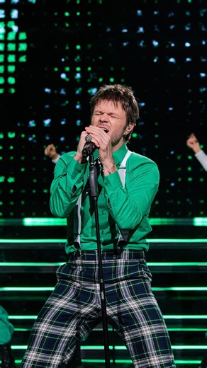 Pārdziedi mani! on Instagram: "Kuru “Pārdziedi mani!” dalībnieku droši var saukt par visaktīvāko? Te lēca, te drēbes nost plēsa un, dziedot, cilāja pat stieni. Kurā žanrā paliks viņa sirds? Visticamāk – tur, kur pulsē viņa klausītāji. Hiphopa mākslinieks ar kantri dvēseli – rolands če! 🤙🏼🔥 🎤 03 rolands če | “HEY YA” Zvani 90501103 / sūti SMS uz 82999 ar tekstu PM03 1 zvans - 0.14 eiro (ar PVN) / 1 SMS (10 balsis) - 1.21 (ar PVN) Par katru dalībnieku vari balsot 20 reizes ar zvanu un nosūtīt