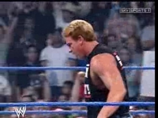 WWE - The APA returns to help Undertaker - video Dailymotion