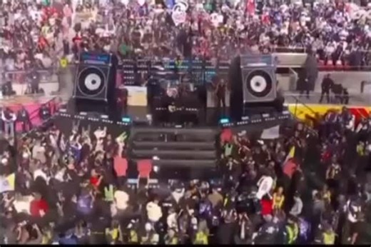 Sound Beats HQ | A generation’s anthem echoed through the stadium. 🕯️🏟️ Green Day transformed the Super Bowl into a sea of lights with an unforgettable... | Instagram