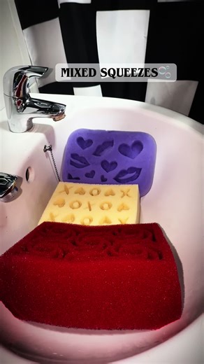 🫧mixed sponge squeezes with; TBC, elbow grease & car wash. Sponges are my new faves from @𝗦𝗶𝗺𝗽𝗹𝗲𝗦𝘂𝗱𝘀 🖤 🫧 please comment any combos you want to see next! 🫶🏼🧽 🖤🖤🖤#epoxyspongesqueezing #asmrspongesqueeze #spongeasmr #spongetherapy #epoxysponge