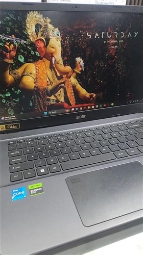 Your Laptop Can Look THIS Clean 🙂 || Transparent Taskbar Trick