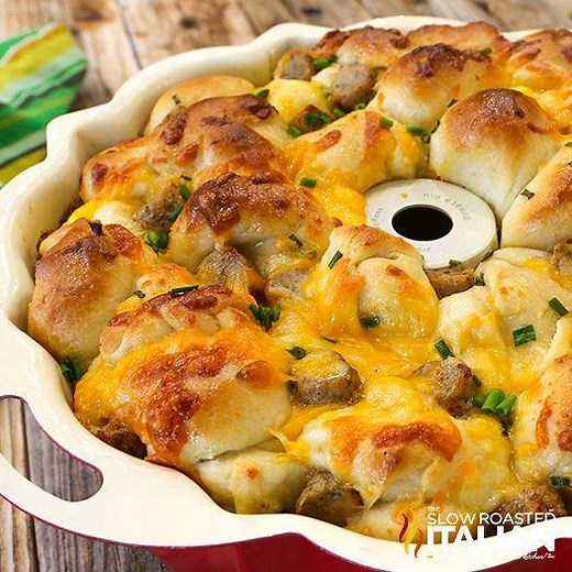 🖨️ RECIPE: https://www.theslowroasteditalian.com/2019/01/sausage-egg-and-cheese-monkey-bread.html Sausage, Egg and Cheese Monkey Bread is the perfect pull-apart breakfast of your dreams! | The Slow Roasted Italian