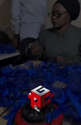 ✨ 𝐋’𝐞́𝐥𝐞́𝐠𝐚𝐧𝐜𝐞 𝐣𝐮𝐬𝐪𝐮𝐞 𝐝𝐚𝐧𝐬 𝐥𝐞𝐬 𝐦𝐨𝐢𝐧𝐝𝐫𝐞𝐬 𝐝𝐞́𝐭𝐚𝐢𝐥𝐬 Que ce soit pour l'éclat d'une table, la mise en scène d'un photocall ou l'habillage d'un espace VIP, chaque élément est pensé, touché et travaillé par la main de l’homme pour garantir un raffinement sans égal. Nous ne nous contentons pas d’organiser, nous créons des univers sensoriels qui marquent les esprits et honorent vos invités.