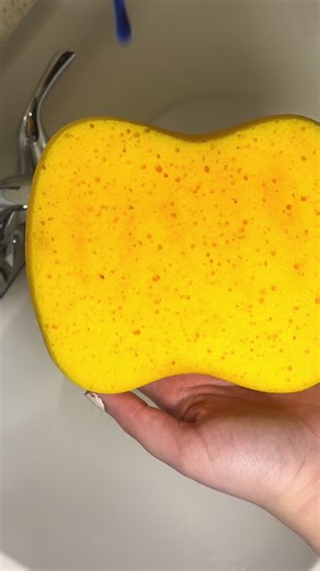 Just some relaxing squeezes to break in my new $1 sponge & try to relax my brain from wedding shenanigans 🤪. God be with me im stressing bad. #fyp #clean #viral #cleaningtiktok #cleaning