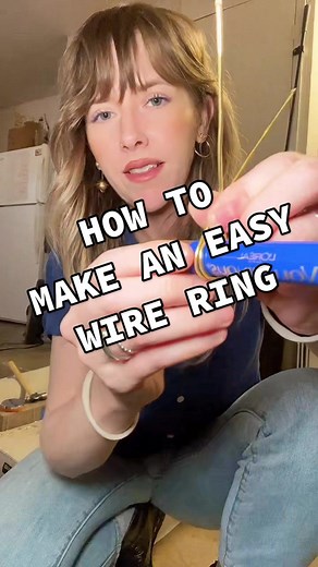 Easy wire ring tutorial! I PROMISE Ill turn Coldie Hawn off next time. i didnt realize the ac was so loud! Ahhhh #handmadejewelry #wirecraft #foxcraftcustom
