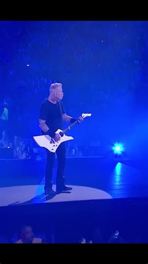 Metallica performs Enter Sandman #rocknroll #bluescommunity #rock