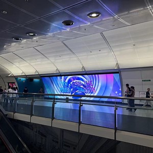 [Hot Item] New Technology SMD 2020 Indoor Panel Board P2.5 LED Seamless Splicing Display