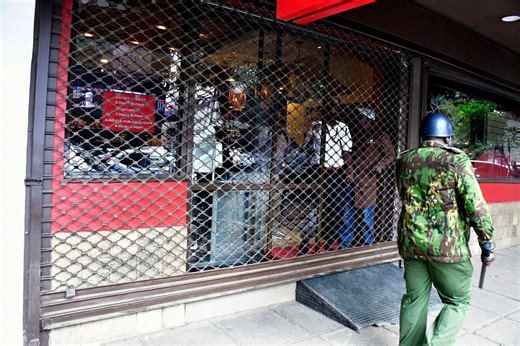 Police barricade Java restaurant on Kimathi Street, lob tear gas at protesters