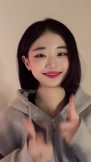 딥페이크 아헤가오: 아리아나 그란데와 모모리나