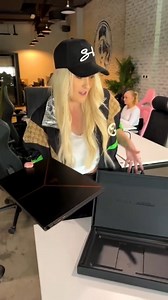 RΛZΞR on Instagram: "Join @supercarblondie as she gets up close and personal with the Razer Blade 16 x Automobili Lamborghini Edition  #razer #lamborghini #unboxing #laptop #gaming"