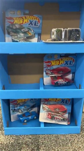 We did it folks! Found the Porsche from this set #hotwheels #diecast #porsche
