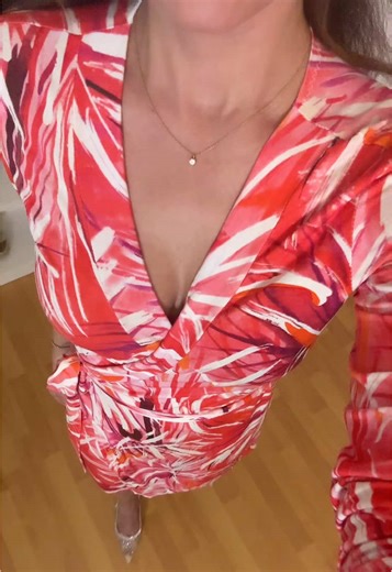 Every Day Dresses and Diamonds 💫 Diamanten sind für jeden Tag 💫 und schöne Kleider auch #diamonds #outfitinspo #ootd