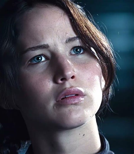 "SUBESTIMARAM ELA" || Katniss Everdeen Edit || Jogos Vorazes || SOL VIBRA ( Slowed )