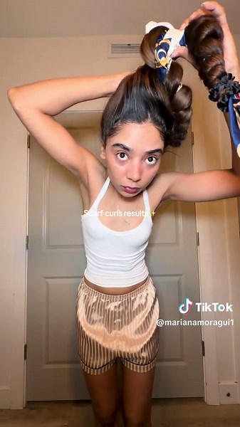 I never thought this would actually work ( scarf curls) 😭💖 . . . #scarfcurls #hairstyle #heatlesscurls #haitok #hairinspo