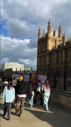 POV Westminster Bridge, Houses of Parliament & Big Ben 🇬🇧 London Walk 4K