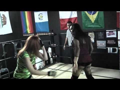 Lucky O' Shea vs Amanda 07.02.2011 www.SantinoBros.net