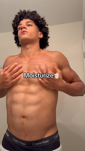 15K views · 363 reactions | Sun ain’t catching me lacking . . . . . . . . . . . . #explore #explorepage #reels #crush #boys #handsome #prettyboy #handsome #date #帅哥 #健身 #卷毛 #패션모델과 #skincare #selfcare | Gabriel Lee | Facebook