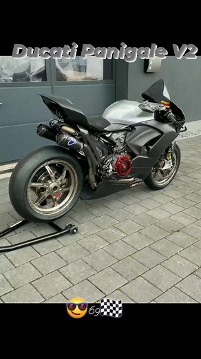 6.5K views · 44 reactions | #DucatiPanigaleV2 #SuperBike #DucatiCorse #TrackBike ( Dry clutch conversion/Liquid cooled 955cc superquadro L twin cylinder/Desmodromic 4 valves per cylinder/ 157.17 Bhp (Stock) at 10 750 Rpm, 104 Nm of torque at 9000 Rpm) | Roman Pavlicek | Facebook