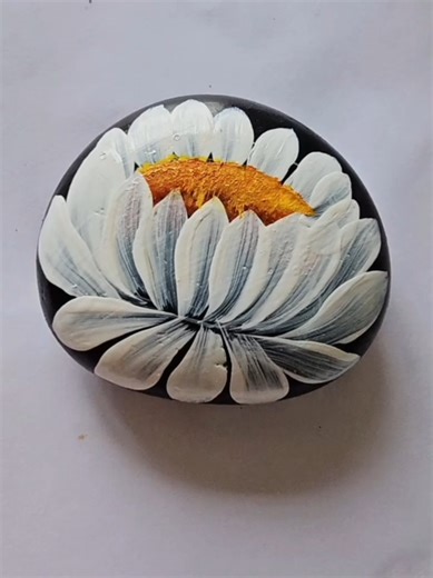 Easy Techniques for Painting Flowers on Rocks