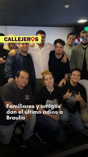 🕊️ ¡Un adiós que duele! 😭 Familiares y amigos de Braulio Vázquez llegaron hasta su última morada para darle el último adiós. ➡️ Braulio partió a causa de una negligencia médica en el Instituto de Previsión Social, debía someterse a una cirugía de urgencia, pero la máquina de cateterismo no se encontraba en funcionamiento. #Unicanal #Callejeros