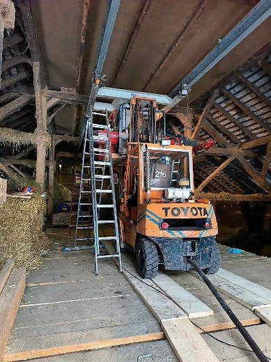 Wenn der Nachbar einen neuen Kran bekommt. #heuernte #heuballen #fütterung #futtermittel #technicakranag #auerkran#landwirtschaft#technica#farm#landwirtschaftlichemaschinenimeinsatz#landwirt#kran#krananlage #ernte#heutrocknung #silage#viral#technicaheukran#greifer #ernte | TECHNICA Kran AG
