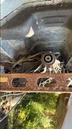 Transfer case removal the easy way #gmc #chevrolet #case
