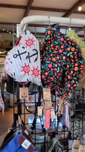 Check out all these beautiful handmade bags, Keychain, hats, and bowl koozies by Kare Bare Unlimited! We love them so much because every piece is unique, and the quality is amazing!! Especially now for soup season I loooove my soup koozie. 🍵😍 Stop by Wed, Thu and Sat 10-4, Fri 10-6 and Sun 11-4!! @followers #handmade #bags #baglovers #forage #bowlkoozie #koozie #gift #stockingstuffers #Christmas #christmasseason #tistheseason #christmasiscoming #shopsmall #shopsmall #smallbusiness #womenownedb