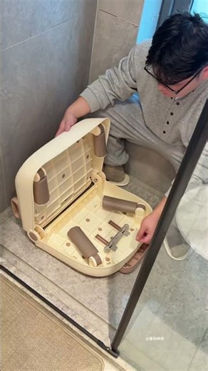 My husband arranged this folding shampoo chair for me during my pregnancy.