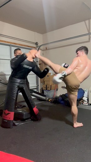 Since it was raining today I figure I will make Anthony Le do sprints on Bob from Century Martial Arts . . . #Godisgood #relationship #DadLife #fblifestylechallenge #training #mma #kickboxing #martialarts #vietnam #fitness #nutrition by Sunshine Spring Le | Cung Le