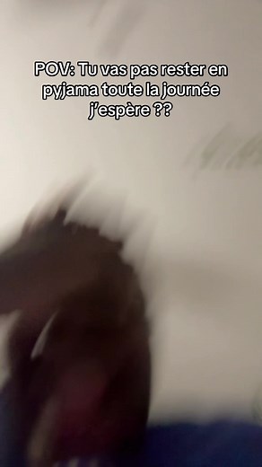 POV: Tu vas pas rester en pyjama toute la journée ?